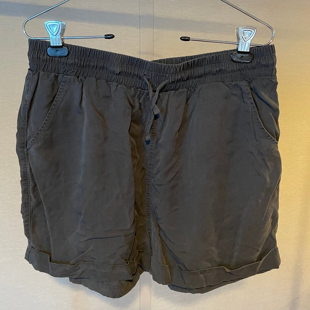 Universal Thread Drawstring shorts